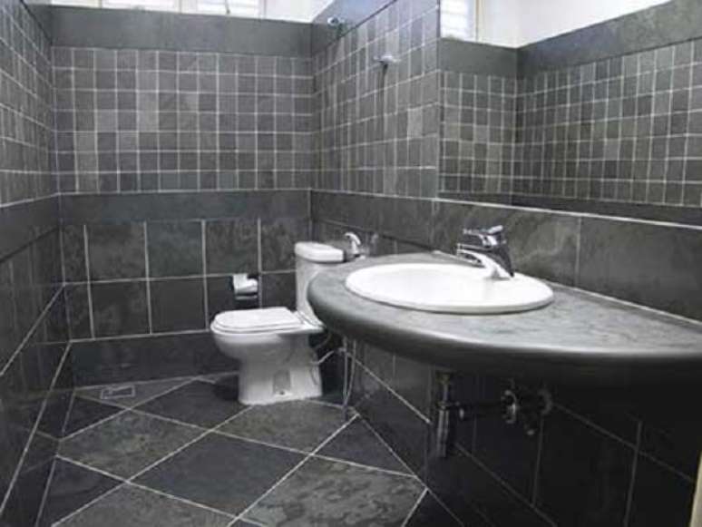 8 – Cerâmica para banheiro pequeno antiderrapante.