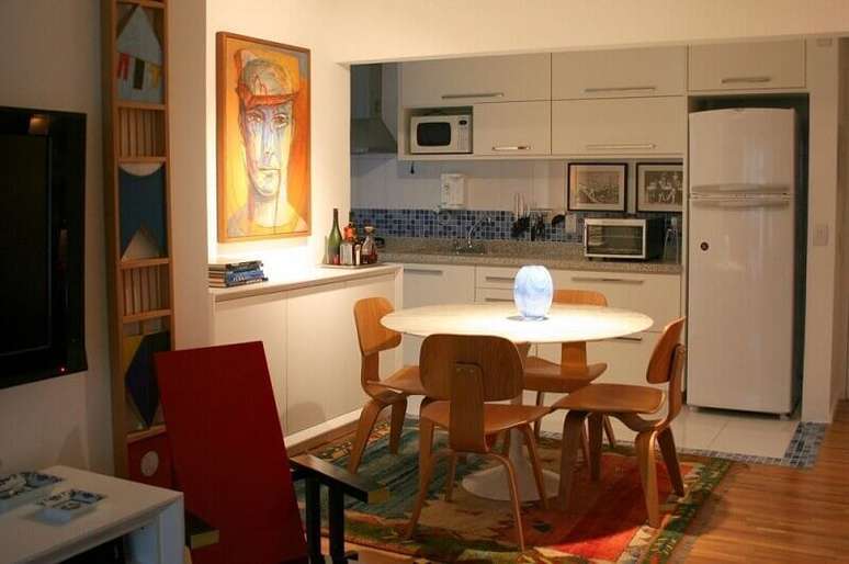 55. Armário de cozinha de parede para cozinha decorada compacta