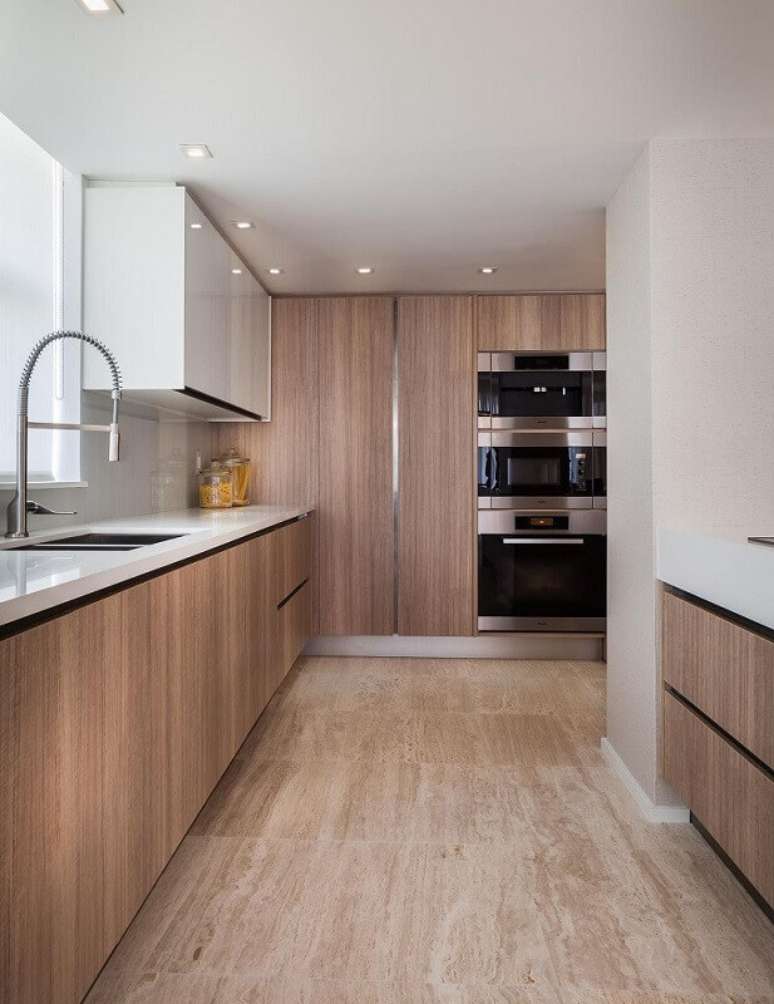 59. Armário de cozinha planejado todo de madeira para cozinha decorada moderna
