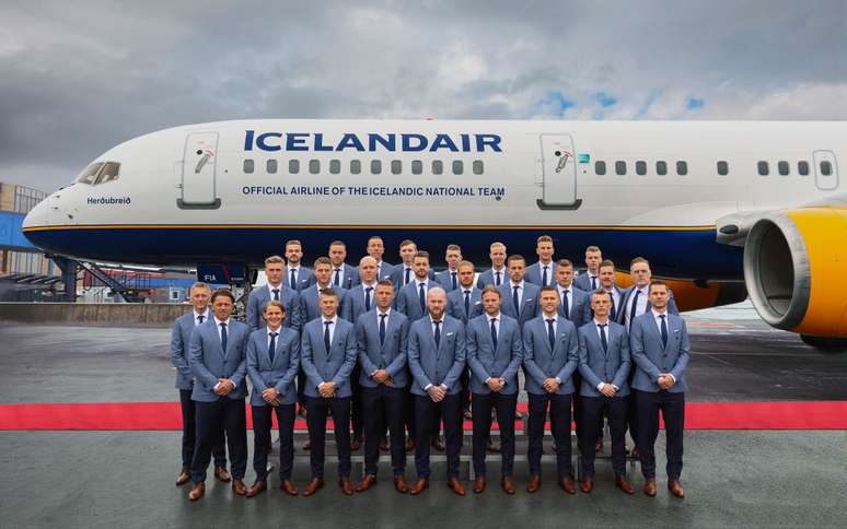 Seleção islandesa embarca em direção à Rússia para disputar sua primeira Copa do Mundo