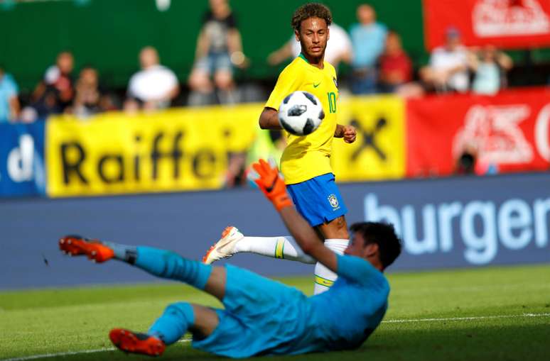 Neymar marca gol contra a Áustria, no último amistoso da Seleção antes da Copa