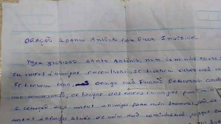 Suspeito carregava prece escrita à mão a Santo Antônio para 'ficar invísivel'