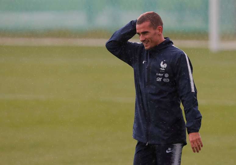 O atacante francês Antoine Griezmann em treino com a seleção de seu país