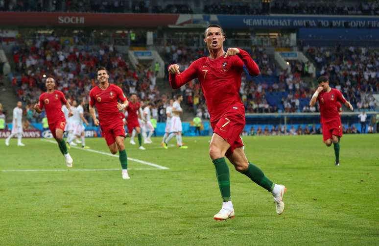 Cristiano Ronaldo comemora o seu terceiro gol na partida contra a Espanha