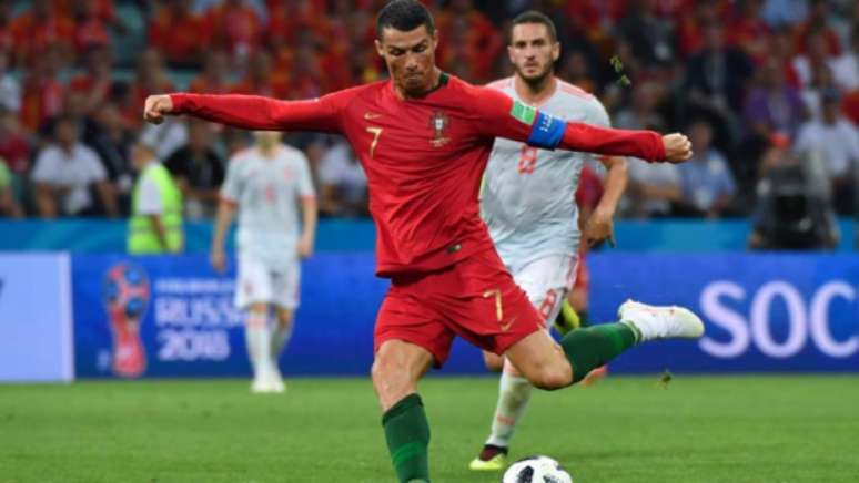 CR7 marcou para Portugal de pênalti contra a Espanha