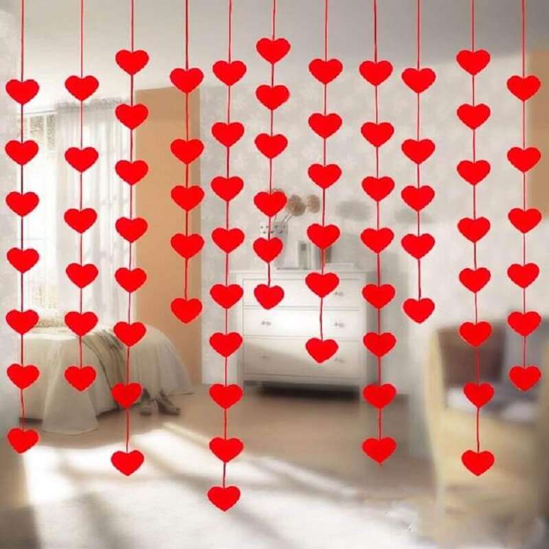 2. Como fazer cortina para quarto para uma decoração romântica com cortina de coração