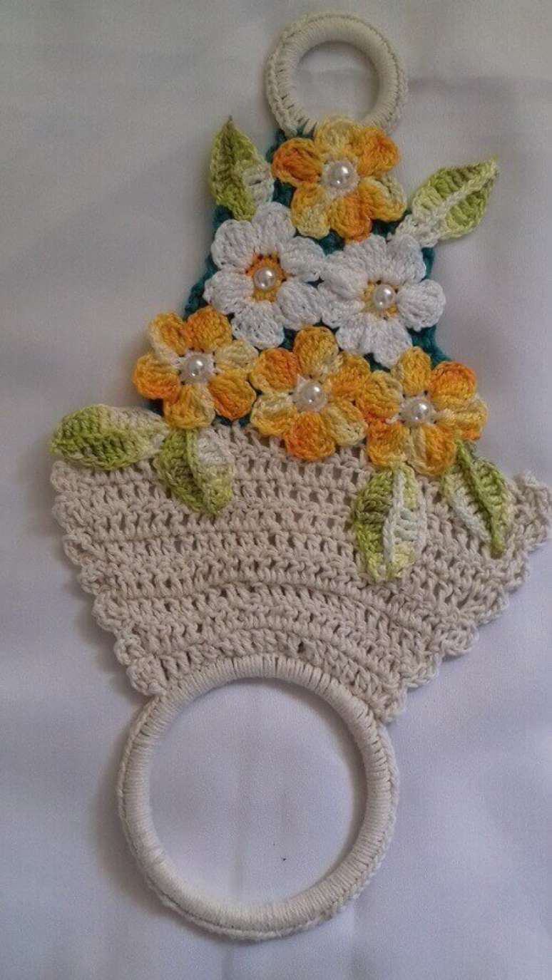 39 &ndash; Porta pano de prato em croch&ecirc; com florzinhas