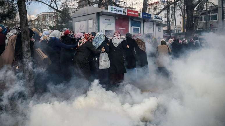 Pesquisas de psicólogos e especialistas em desastres indicam que uma identidade coletiva muitas vezes surge durante uma emergência