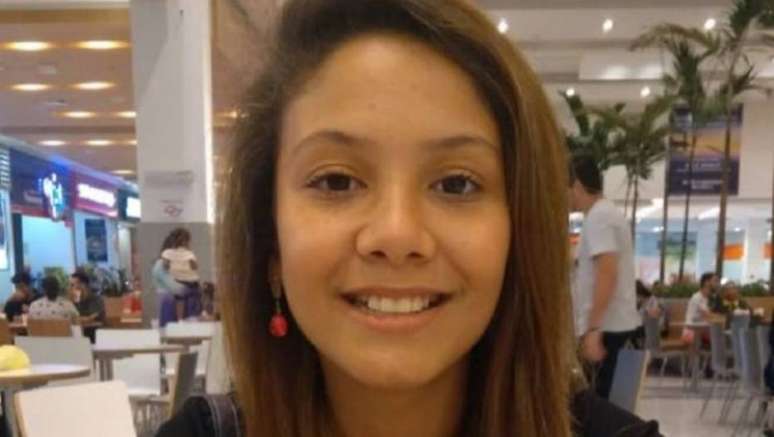 A menina Vitória Gabrielly, de 12 anos, saiu de casa para andar de patins e desapareceu