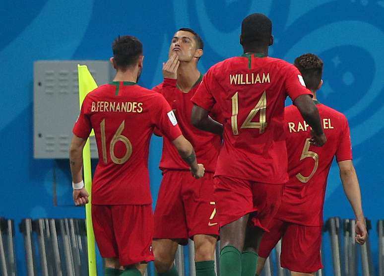 Cristiano Ronaldo comemora no empate de Portugal contra a Espanha