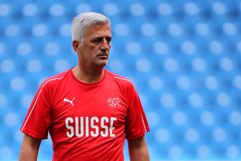 T&eacute;cnico Vladimir Petkovic comanda treino da Su&iacute;&ccedil;a
 16/6/2018     REUTERS/Marko Djurica 