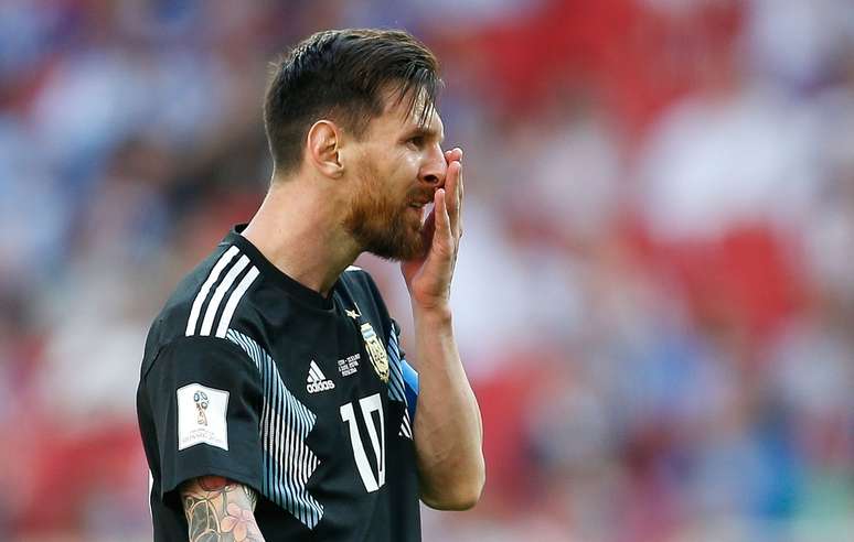 Messi lamenta gol perdido durante a partida