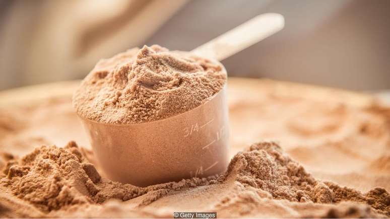 Muita gente consome produtos de nutri&ccedil;&atilde;o esportiva, como shakes e barrinhas de prote&iacute;na