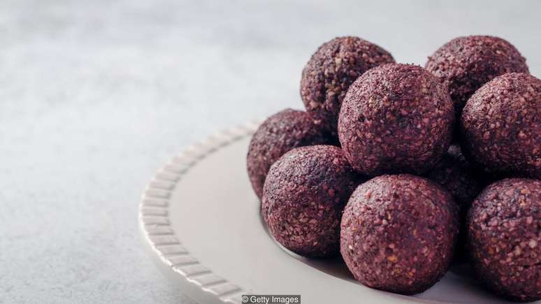 Alimentos ricos em prote&iacute;na muitas vezes s&atilde;o cal&oacute;ricos e podem conter grande quantidade de carboidrato