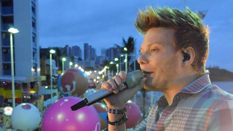 'Ai Se Eu te Pego', de Michel Tel&oacute;, &eacute; conhecida na R&uacute;ssia como 'Nosa Nosa' - e costuma tocar bastante nas r&aacute;dios