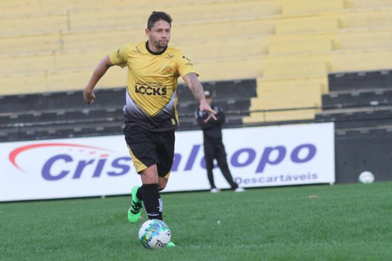 Elvis ficará fora da próxima partida do Tigre (Foto: Fernando Ribeiro / Criciúma)