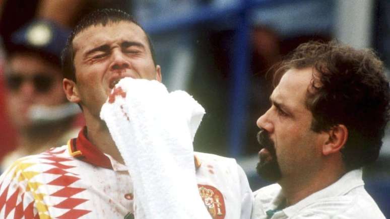 O sangue era a prova de que Enrique havia sofrido uma falta na grande &aacute;rea