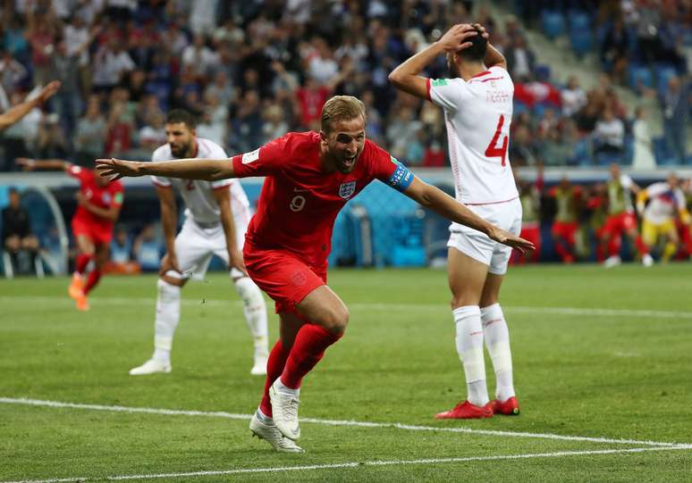 Kane comemora gol da vitória da Inglaterra