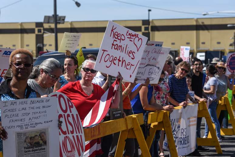 Manifestantes protestam contra política imigratória do governo Trump que separa familiares 17/06/2018 REUTERS/Stephanie Keith