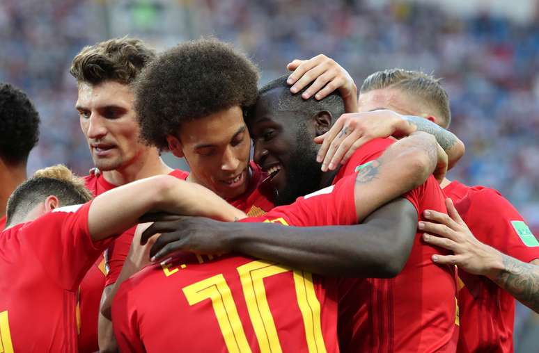 Lukaku celebra um de seus gols na vitória da Bélgica na estreia da Copa