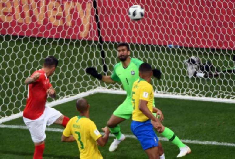 Gol de empate da Suíça gerou bastante reclamação por parte dos brasileiros