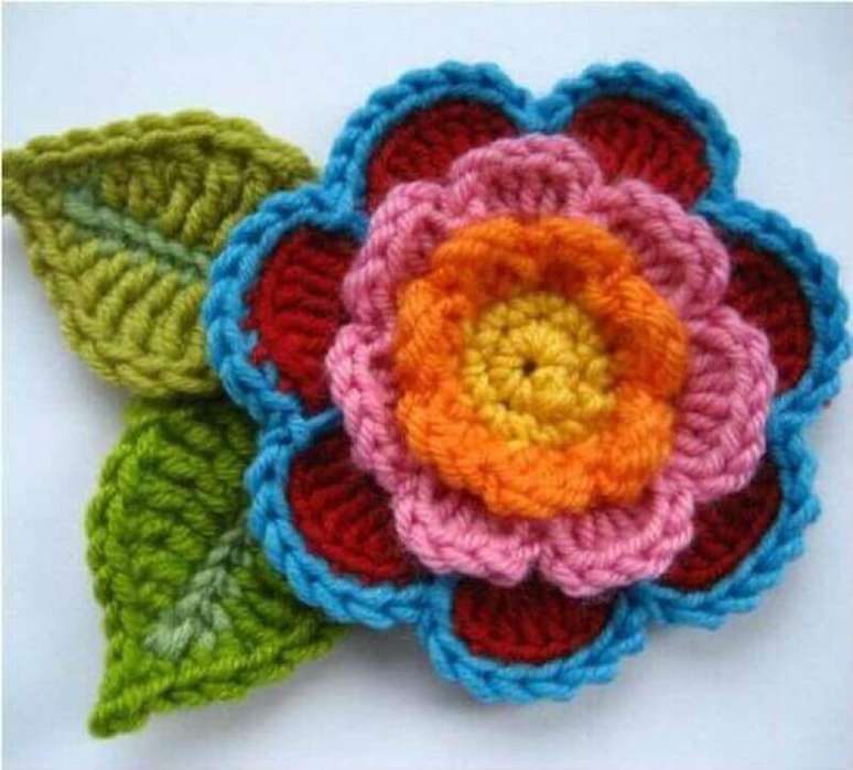 14. Saber como fazer folhas de croch&ecirc; para tapetes &eacute; uma excelente maneira de sempre renova a decora&ccedil;&atilde;o de casa.