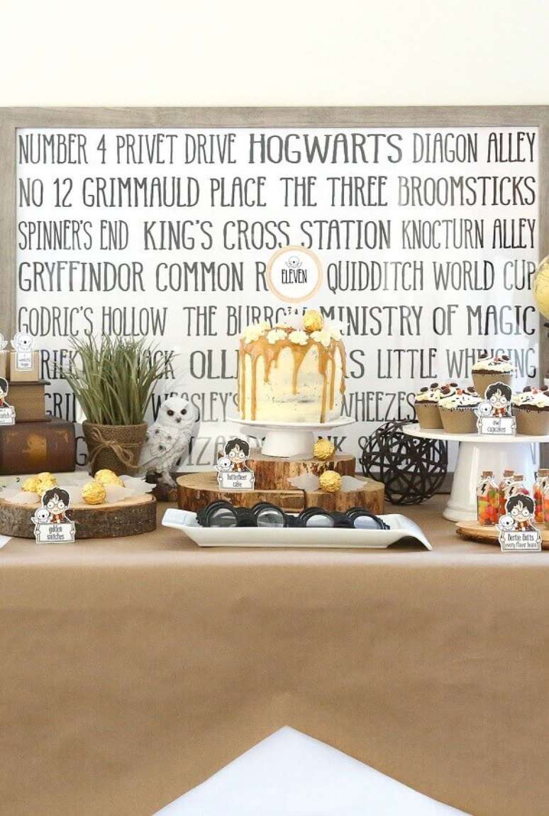 Opte por detalhes rústicos para decoração de festa de casamento com tema de Harry Potter