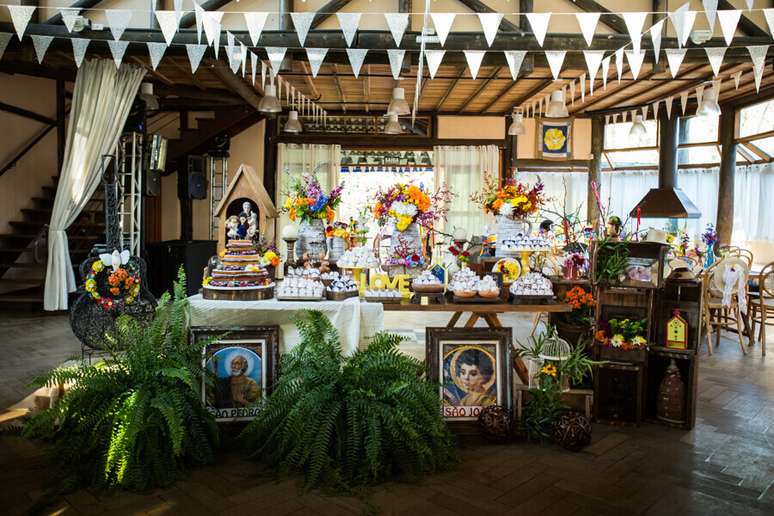 Decora&ccedil;&atilde;o de casamento tem&aacute;tico no estilo festa junina