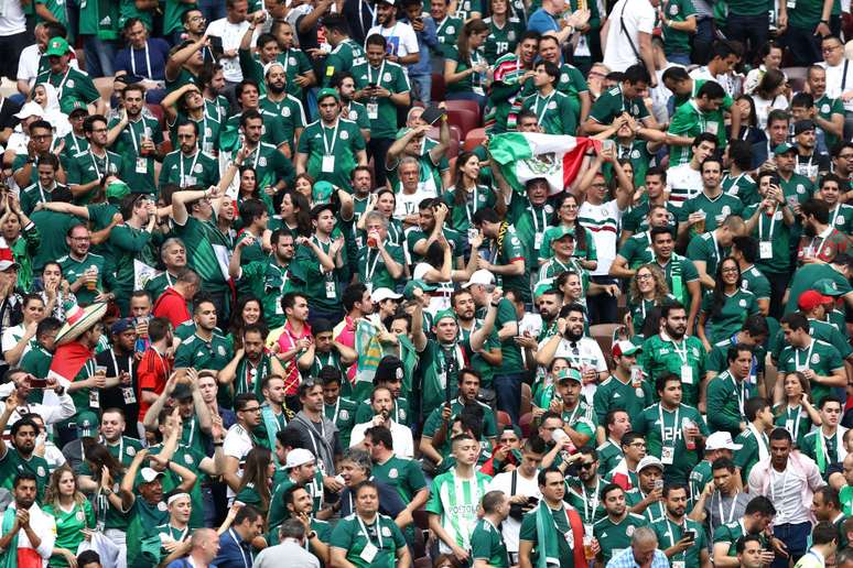 Torcedores mexicanos fazem festa no Estádio Luzhniki, em Moscou