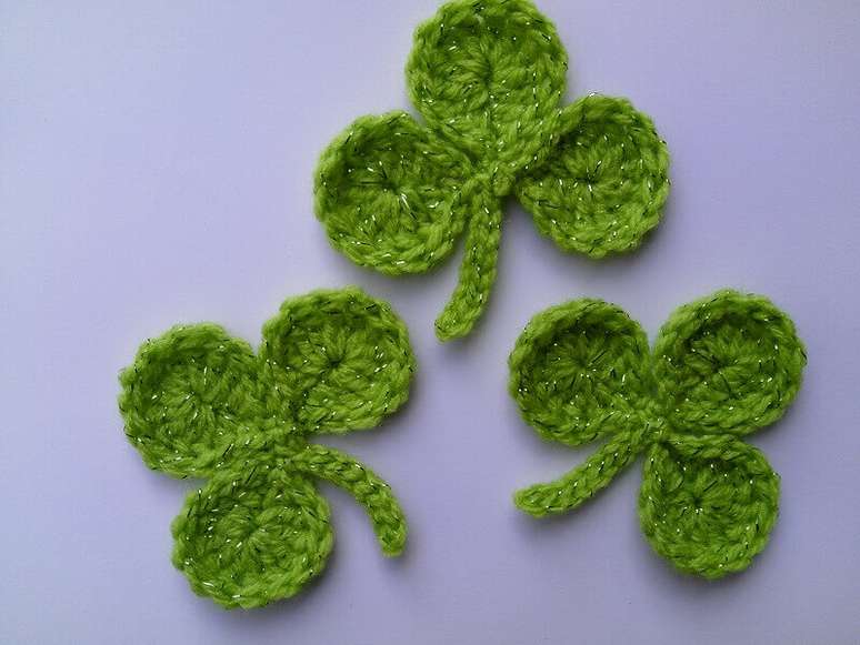 6. As folhas em croch&ecirc; podem ser feitas com barbante ou l&atilde;