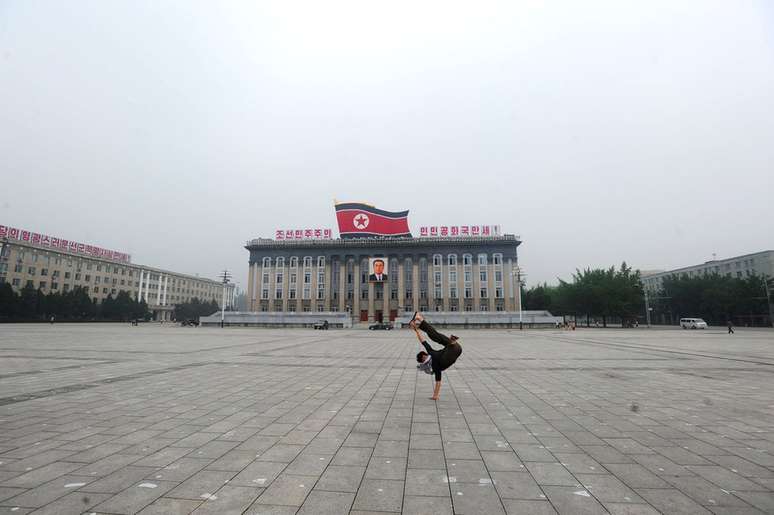 Calvin Sun diz que os guias turísticos norte-coreanos, que pareciam rígidos no início da viagem, relaxaram as regras com o passar dos dias e passaram a permitir, por exemplo, que os visitantes tirassem fotos de locais antes restritos