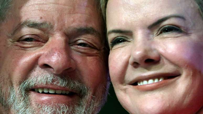 Relação de Lula e Hoffmann não é recente: ela foi da equipe de transição do então recém-eleito presidente da República