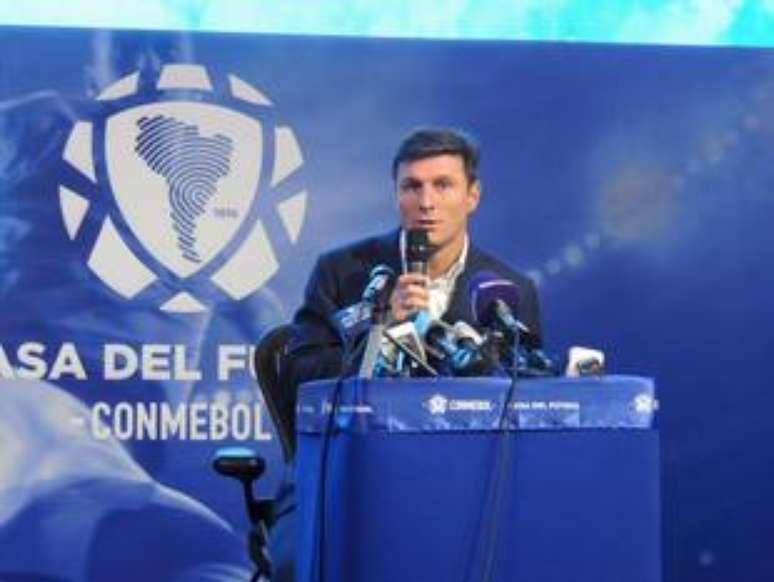 Javier Zanetti concede entrevista na Casa Conmebol