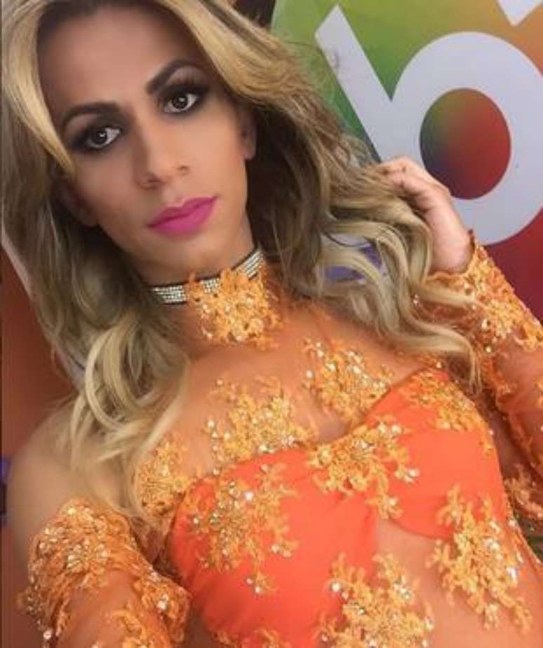 Dany Andrade quando se apresentou como cover da cantora Joelma no SBT.