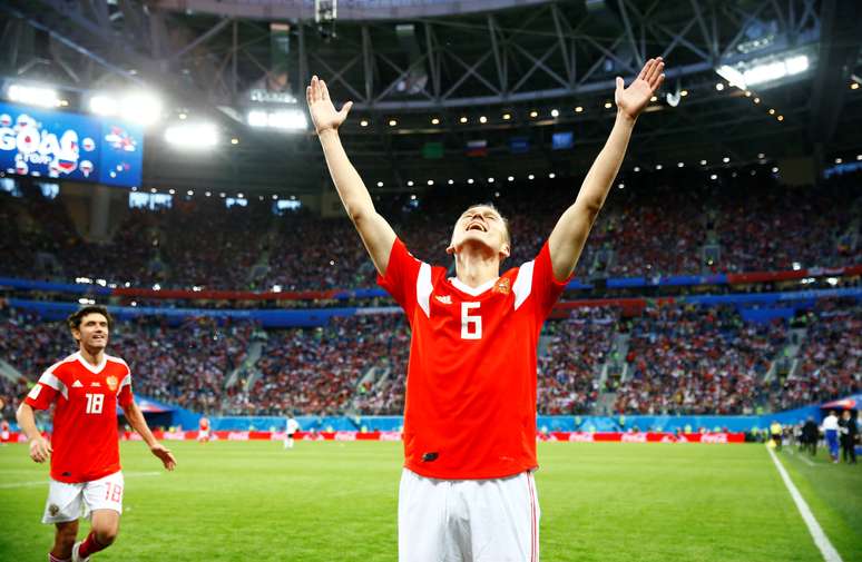 Cheryshev comemora gol pela Rússia
