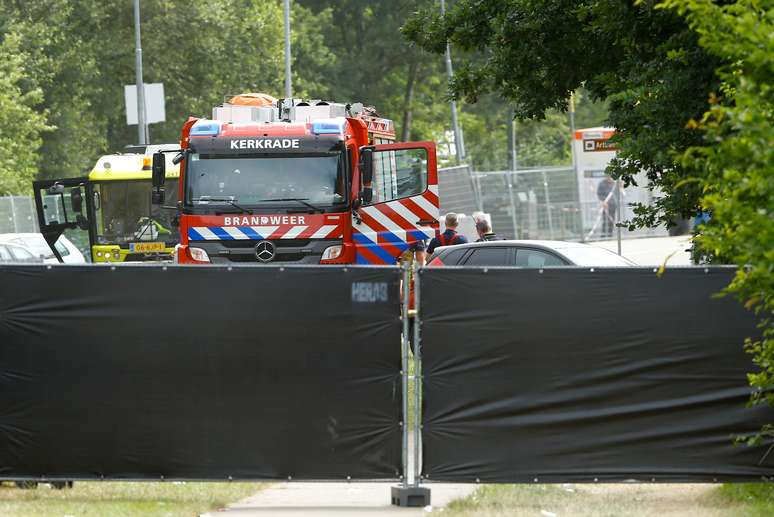 Caminhão dos bombeiros em local de atropelamento em Landgraaf, na Holanda 18/06/2018 REUTERS/Thilo Schmuelgen