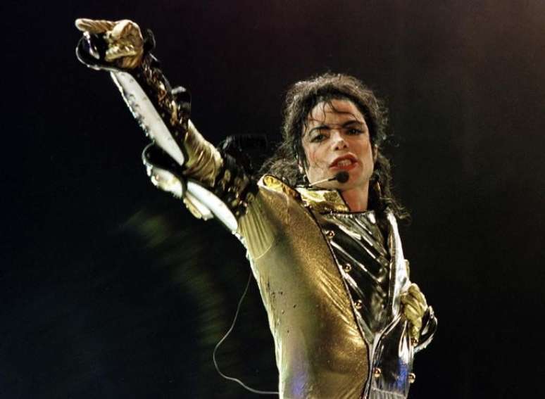 Foto de arquivo de Michael Jackson durante show em Viena
 2/7/1997    REUTERS/Leonhard Foeger
