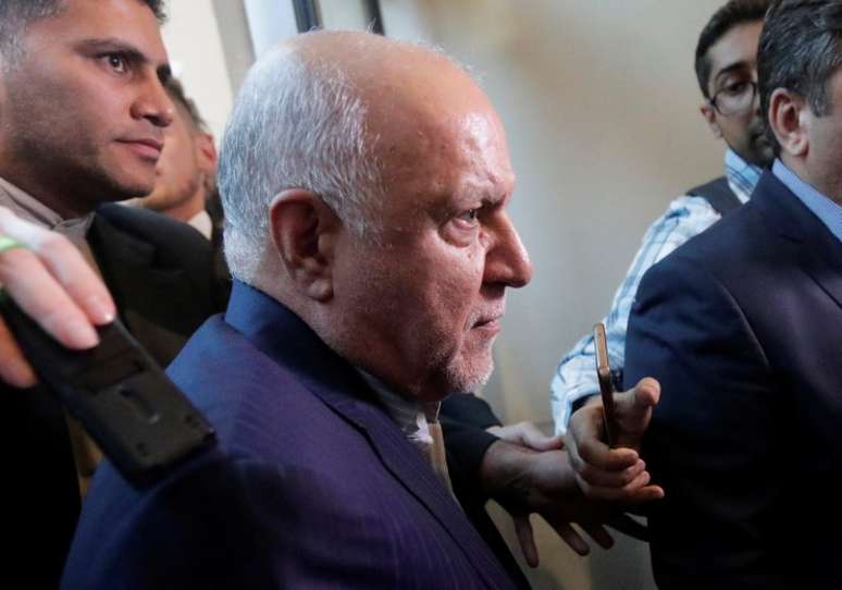 Ministro de petróleo do Irã, Bijan Zanganeh, chega em seu hotel antes de reunião da Opep em Viena, Aústria 
19/06/2018
REUTERS/Heinz-Peter Bader 