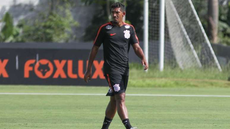 O lateral Léo Príncipe ainda nem sequer entrou em campo nesta temporada (Foto: Ricardo Moreira/Fotoarena/Lancepress!)