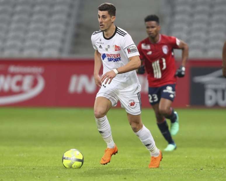 Danilo Avelar está prestes a ser anunciado pelo Corinthians (Foto: Divulgação / Amiens)