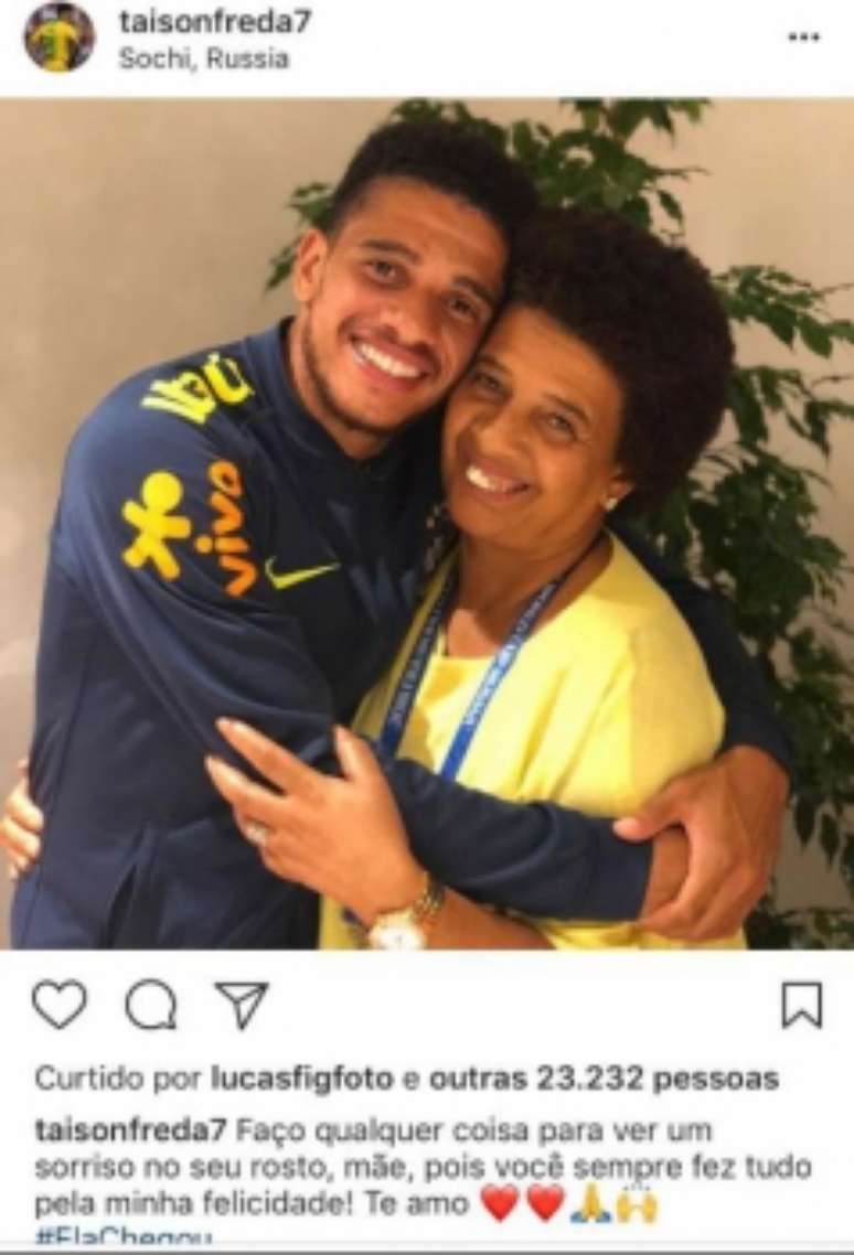 Taison com a mãe Rosângela em Sochi