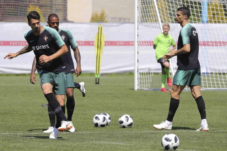 Portugal treina para o duelo contra Marrocos, que pode valer a liderança do Grupo B para a seleção de Cristiano Ronaldo (FPF/Francisco Paraíso)