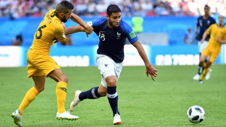 Fekir, durante a estreia da França (Foto: AFP)