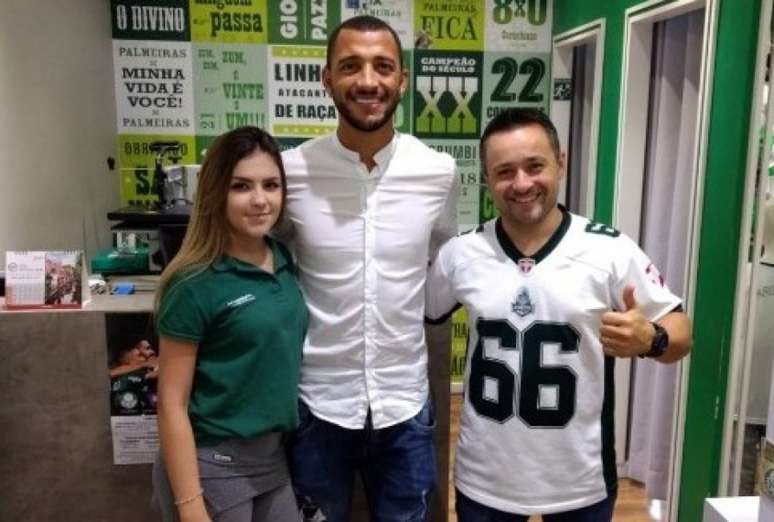 Vitor Hugo foi a uma unidade da Academia Store para pagar dívida com amigo (Foto: Divulgação)