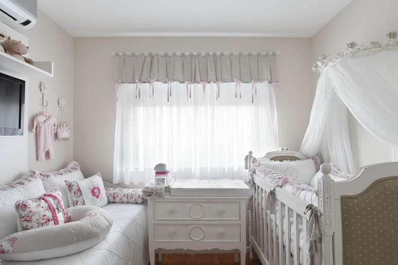 20. C&ocirc;moda de beb&ecirc; toda branca para decora&ccedil;&atilde;o de quarto de beb&ecirc;