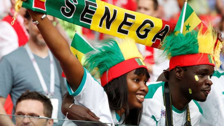 A torcida do Senegal virou notícia no mundo ao limpar as arquibancadas do estádio em Moscou após a vitória contra a Polônia na Copa da Rússia
