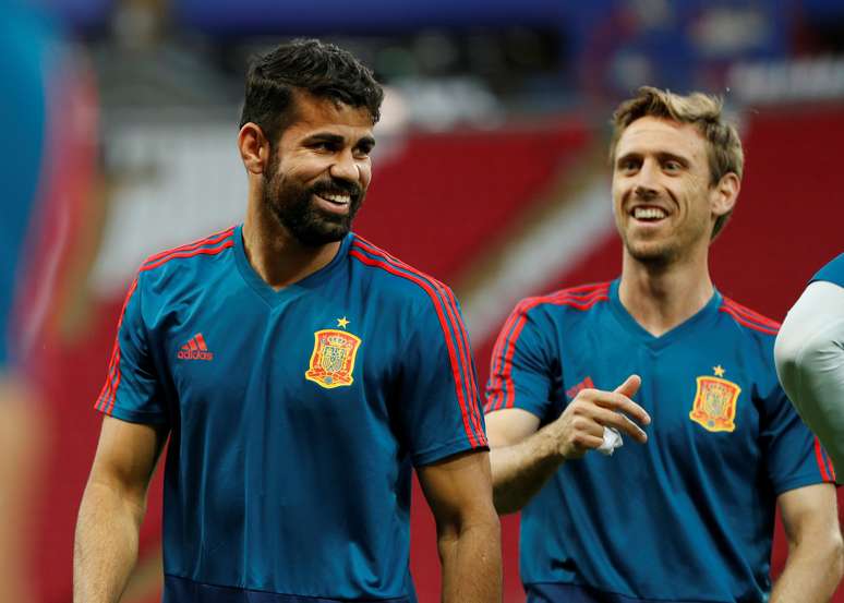 Diego Costa e Nacho Monreal em treinamento da Espanha