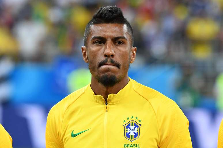 Paulinho antes do jogo contra a Suíça, na estreia do Brasil na Copa