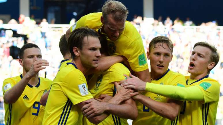 Suécia saiu vitoriosa graças ao gol de outro zagueiro, o capitão Granqvist, de pênalti (Foto: AFP)