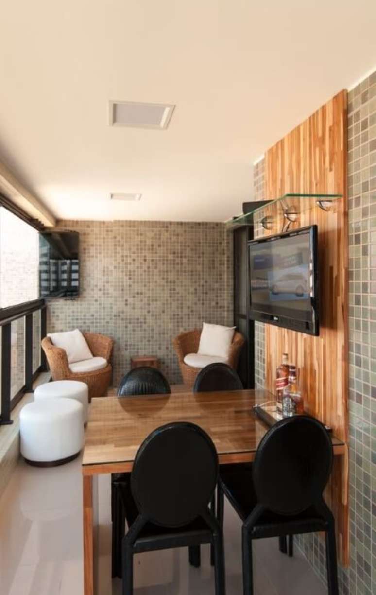 4. Deixar a TV de frente para a janela pode ser uma bola fora